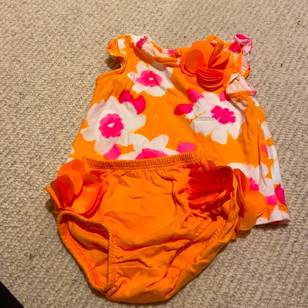 3-6 mo cotton top and ruffled bottom